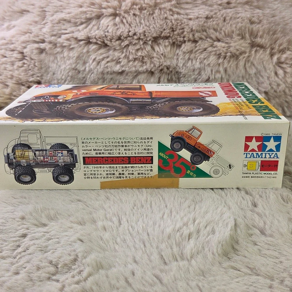 Tamiya 1/32 Mini 4WD No.9 Mercedes-Benz Unimog Motorized Model Kit 19009
